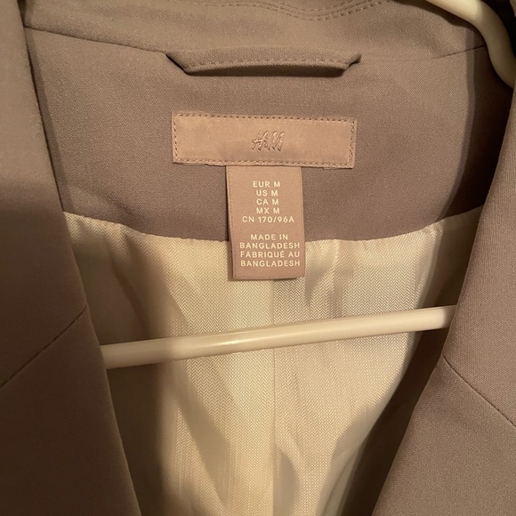 H&M women’s blazer - Picture 2 of 4